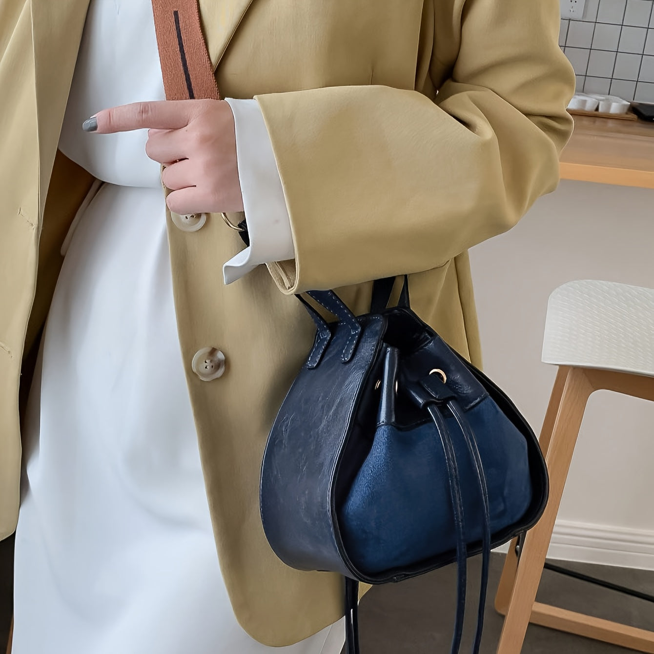Vintage Chic Triangle Bucket Handbag - Spacious Drawstring Crossbody Bag with Trendy Niche Design, Stylish Women's Accessory for Daily Use and Travel