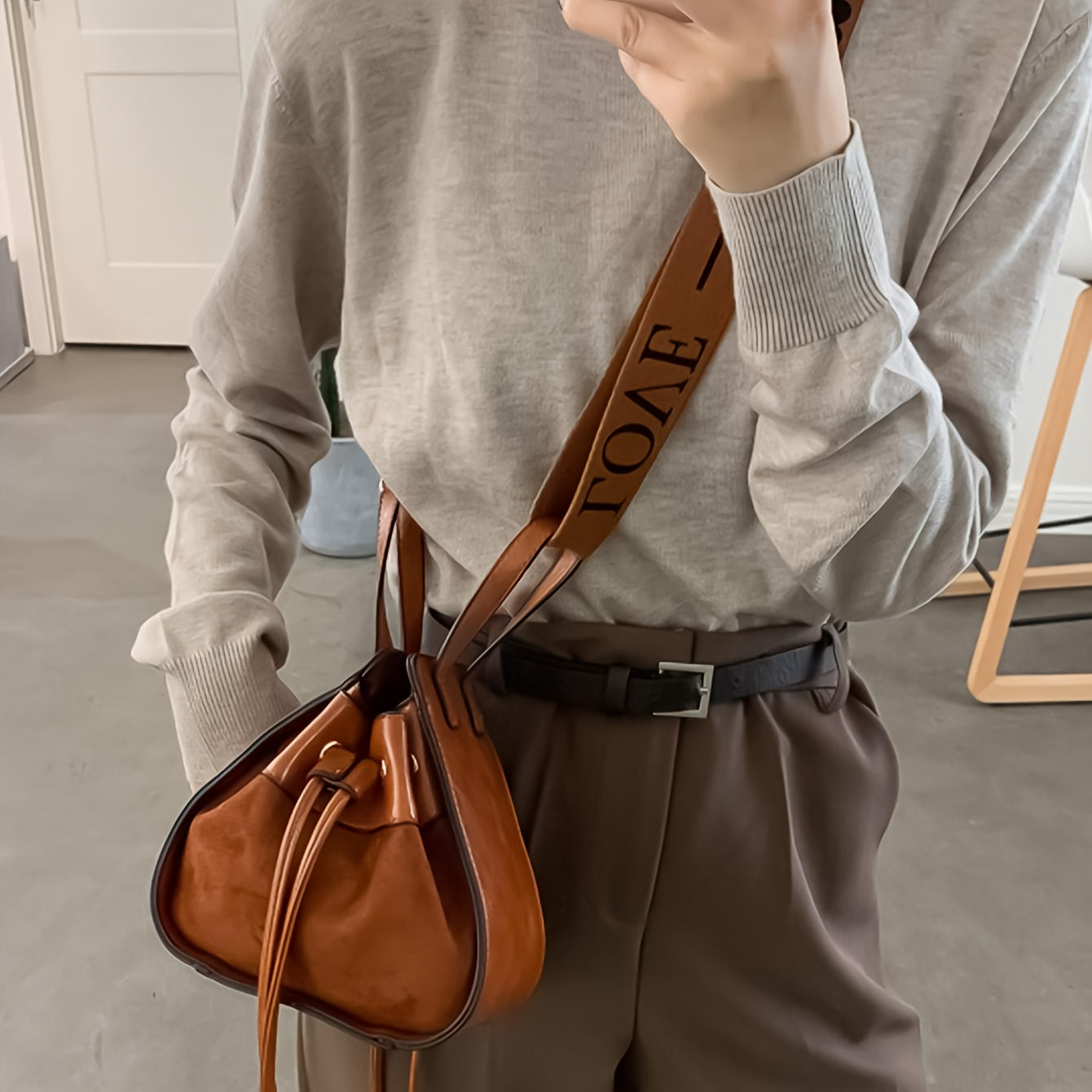 Vintage Chic Triangle Bucket Handbag - Spacious Drawstring Crossbody Bag with Trendy Niche Design, Stylish Women's Accessory for Daily Use and Travel