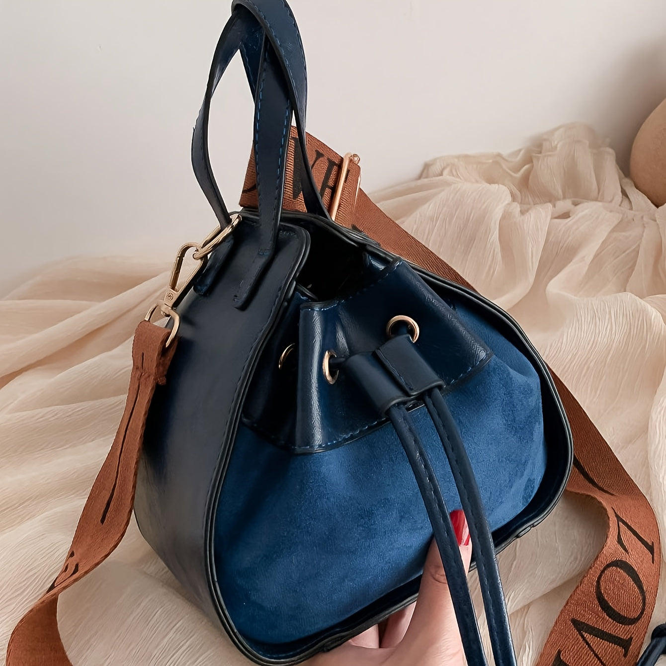Vintage Chic Triangle Bucket Handbag - Spacious Drawstring Crossbody Bag with Trendy Niche Design, Stylish Women's Accessory for Daily Use and Travel